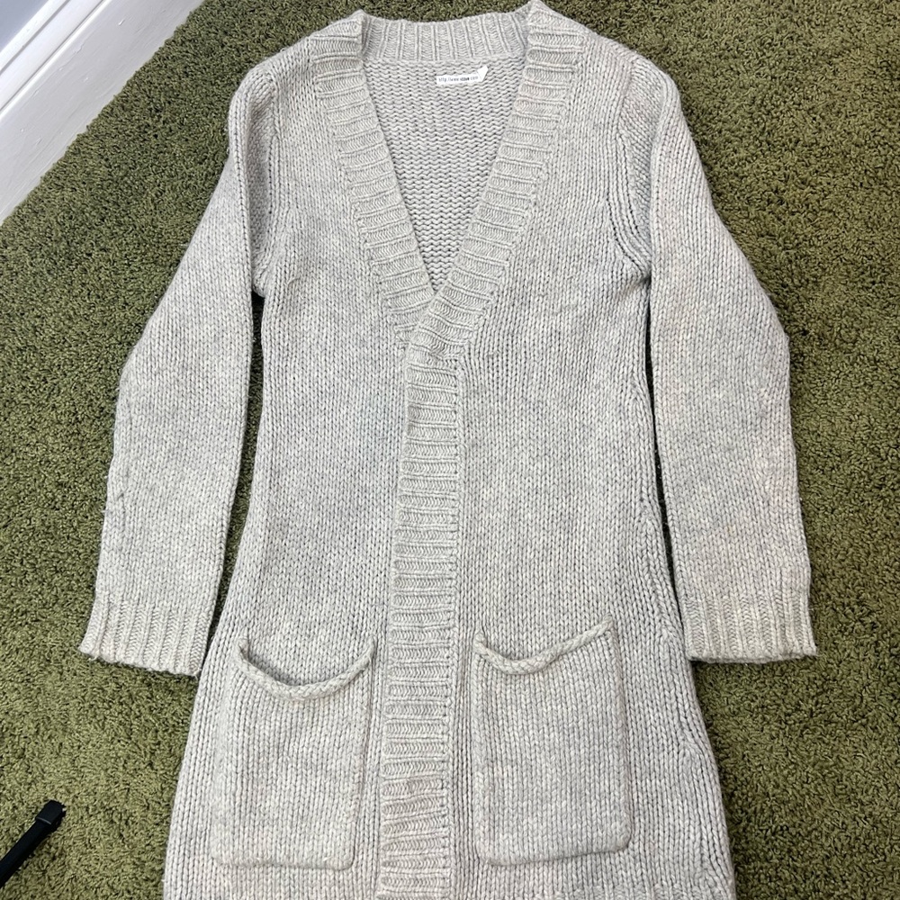 Gray Knit Cardigan Sweater with V-Neck and Ribbed Detailing